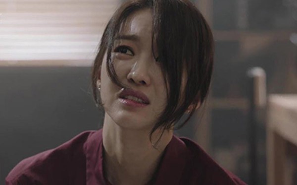 Nàng dâu vừa cởi áo cưới, mẹ chồng đã lớn tiếng chê nhà đẻ tham ăn hết lễ, không thèm lại mặt