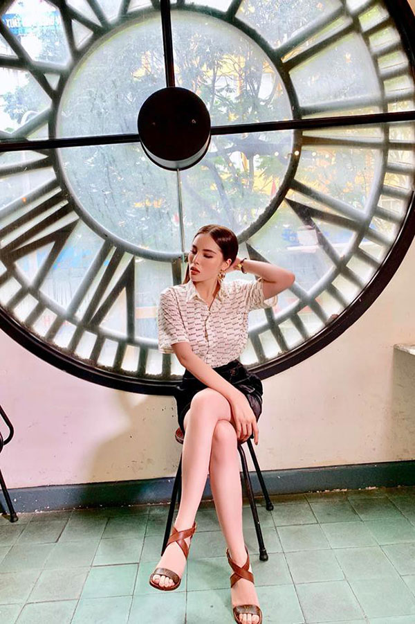 Cạch nhau là thế, bỗng nhiên Ninh Dương Lan Ngọc và Angela Phương Trinh lại có điểm chung lạ kỳ trong street style