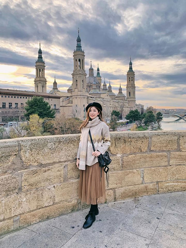 Cạch nhau là thế, bỗng nhiên Ninh Dương Lan Ngọc và Angela Phương Trinh lại có điểm chung lạ kỳ trong street style