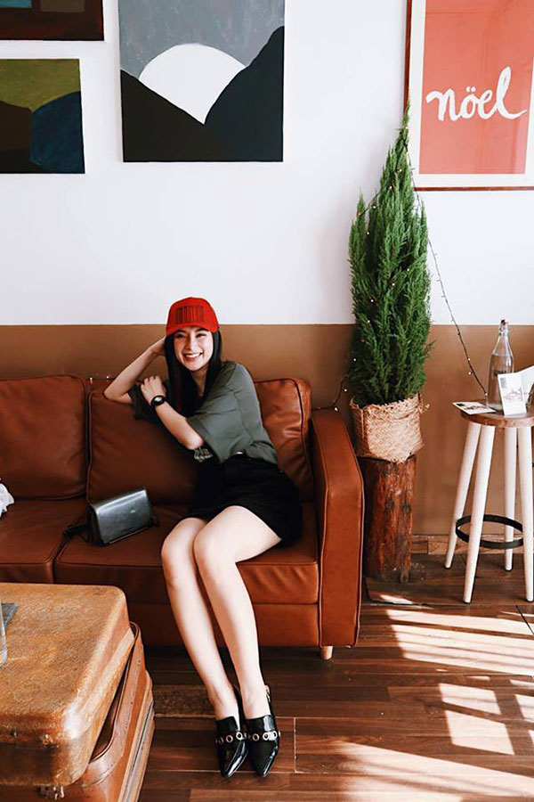 Cạch nhau là thế, bỗng nhiên Ninh Dương Lan Ngọc và Angela Phương Trinh lại có điểm chung lạ kỳ trong street style