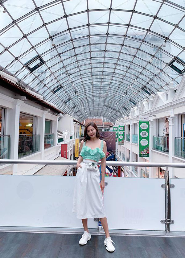 Cạch nhau là thế, bỗng nhiên Ninh Dương Lan Ngọc và Angela Phương Trinh lại có điểm chung lạ kỳ trong street style