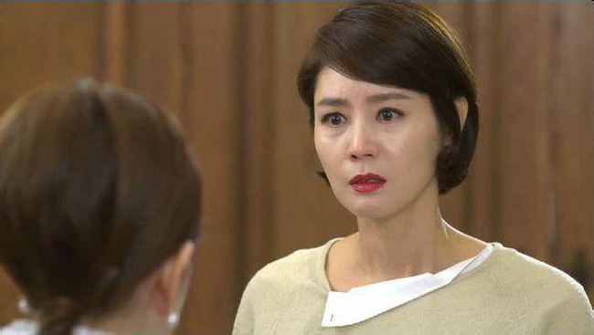 Thấy mẹ chồng chê thông gia nhà quê, nàng dâu chỉ nói một câu khiến bà đứng sững như trời trồng