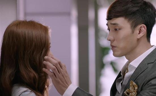 Cởi áo tôi ra, rồi anh lặng lẽ mặc lại đi về…