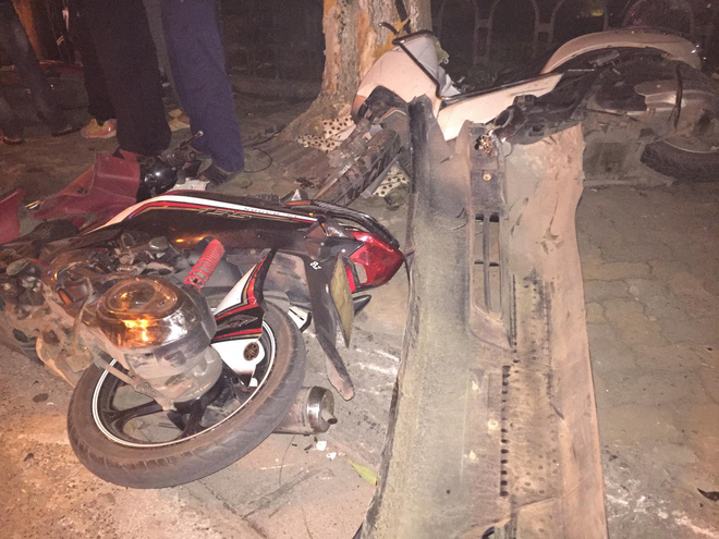 Nhân chứng kể lại giây phút xe Lexus đâm liên hoàn, 6 người nhập viện: Hai cô gái gây tai nạn hoảng loạn, xuống xe chạy đi gọi người thân