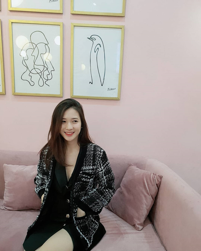 Hot girl Trâm Anh ngày càng xinh đẹp, khoe dáng sau 2 tháng sinh con