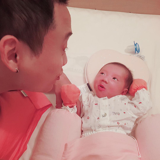 Hot girl Trâm Anh ngày càng xinh đẹp, khoe dáng sau 2 tháng sinh con