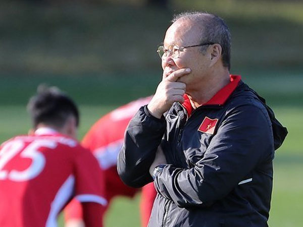 Tuyển Việt Nam đi Asian Cup: Thầy Park khiến tất cả... việt vị