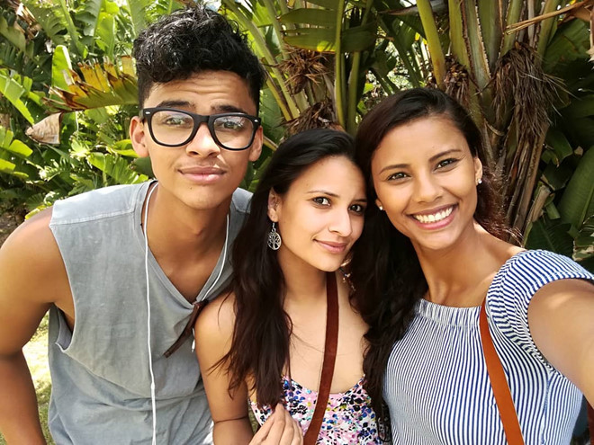 Á hậu 1 Nam Phi có cậu em trai làm người mẫu cao 1,90 m