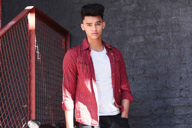 Á hậu 1 Nam Phi có cậu em trai làm người mẫu cao 1,90 m