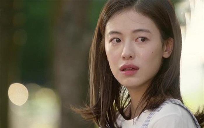 Vô tình gặp tình cũ của chồng, tôi chết đứng khi nhìn gương mặt đứa trẻ cô ta dắt theo