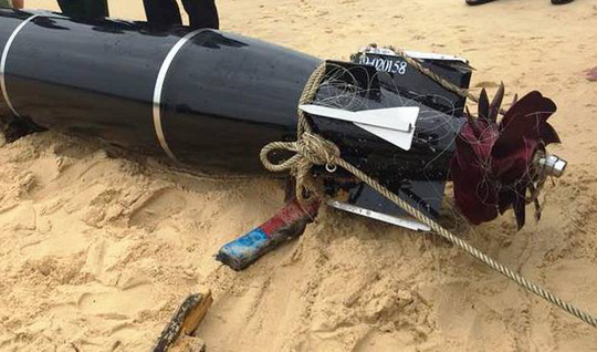 Ngư dân vớt được vật thể lạ có chữ Trung Quốc nghi ngư lôi