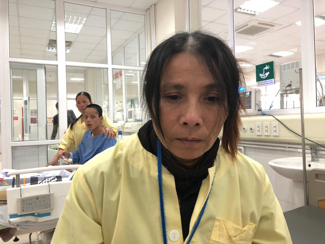 Đường cùng của người vợ ôm con khắp nơi xin tiền lo cứu chữa cho chồng bị chấn thương sọ não sau vụ tai nạn giao thông