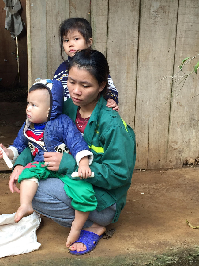 Đường cùng của người vợ ôm con khắp nơi xin tiền lo cứu chữa cho chồng bị chấn thương sọ não sau vụ tai nạn giao thông