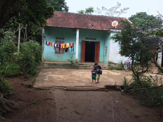 Đường cùng của người vợ ôm con khắp nơi xin tiền lo cứu chữa cho chồng bị chấn thương sọ não sau vụ tai nạn giao thông