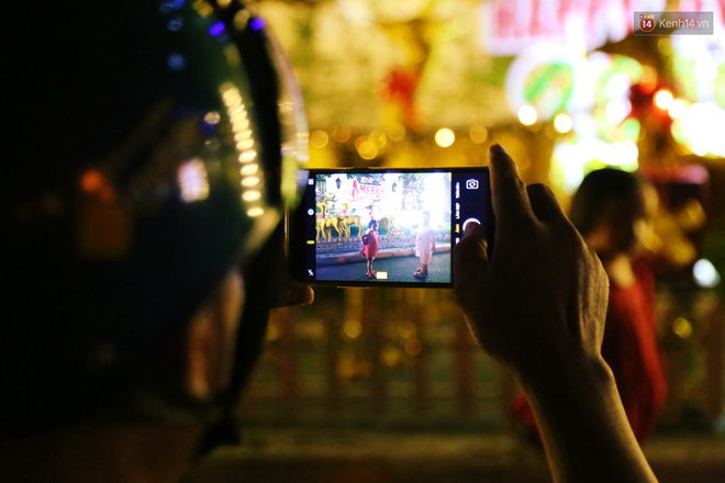 Những biệt thự triệu đô ở phố nhà giàu Sài Gòn được trang hoàng lộng lẫy như cung điện để đón Noel