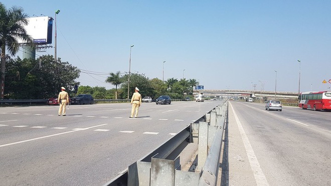 Hình ảnh trạm BOT Bắc Thăng Long – Nội Bài ​thất thủ do lái xe phản đối