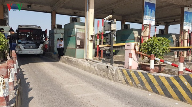 Hình ảnh trạm BOT Bắc Thăng Long – Nội Bài ​thất thủ do lái xe phản đối