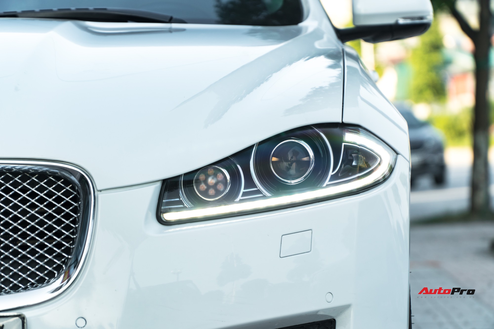 Jaguar XF 2014 giá dưới 1,5 tỷ - Khi xe chơi hạ giá về đúng phân hạng