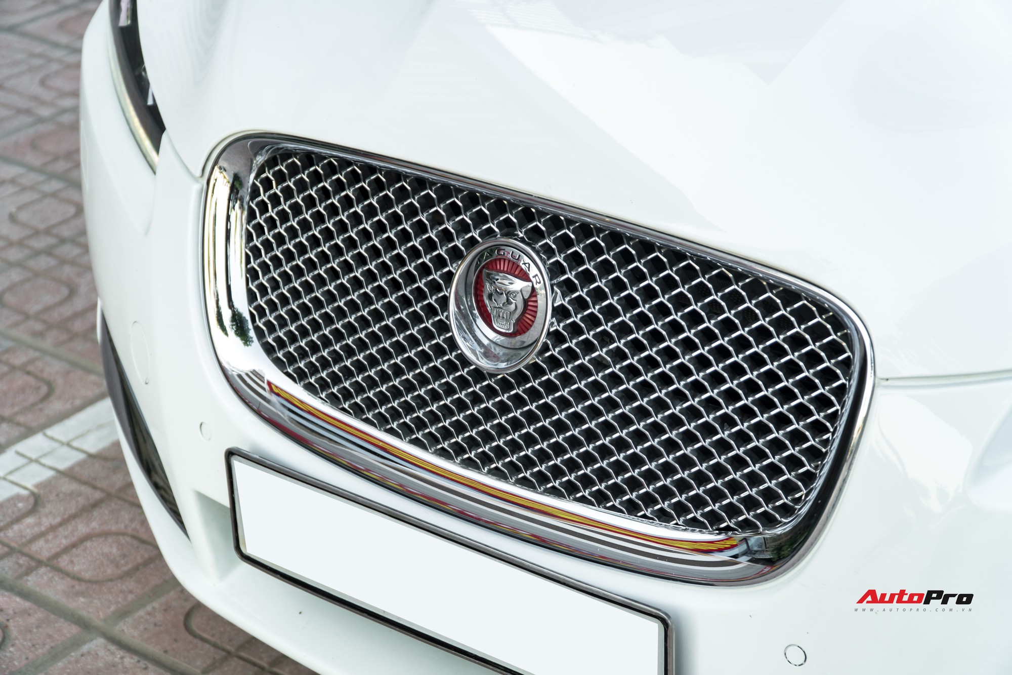 Jaguar XF 2014 giá dưới 1,5 tỷ - Khi xe chơi hạ giá về đúng phân hạng