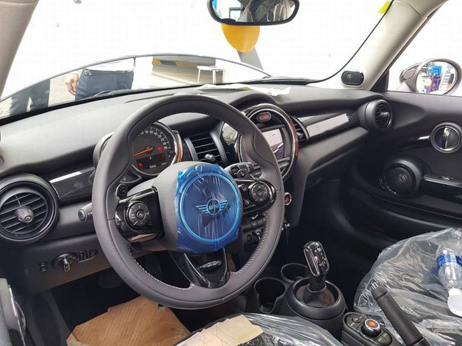 Hình ảnh Mini Cooper S 2019 bản mui trần vừa cập cảng Việt Nam