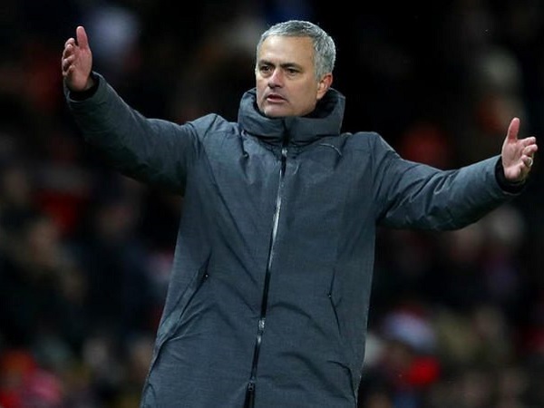 Tất cả cầu thủ MU đều đồng ý hất cẳng Jose Mourinho, chỉ trừ 2 cầu thủ