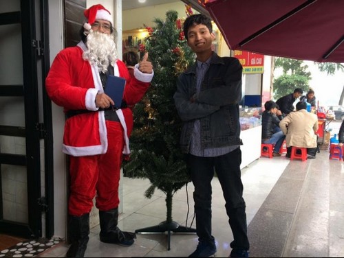 Cuộc gọi lúc nửa đêm khiến ông già Noel rơi nước mắt