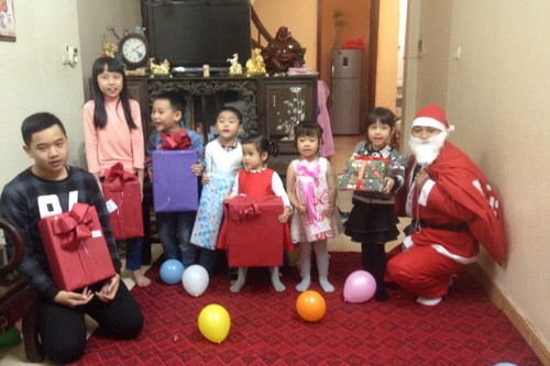 Cuộc gọi lúc nửa đêm khiến ông già Noel rơi nước mắt