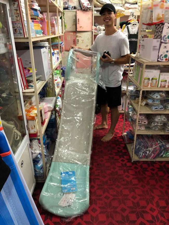 Em bé quyền lực khiến Công Phượng, Xuân Trường tự tay mua bỉm cho, ngắm nhan sắc mẹ bé ai cũng ngây ngất