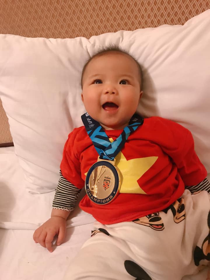 Em bé quyền lực khiến Công Phượng, Xuân Trường tự tay mua bỉm cho, ngắm nhan sắc mẹ bé ai cũng ngây ngất