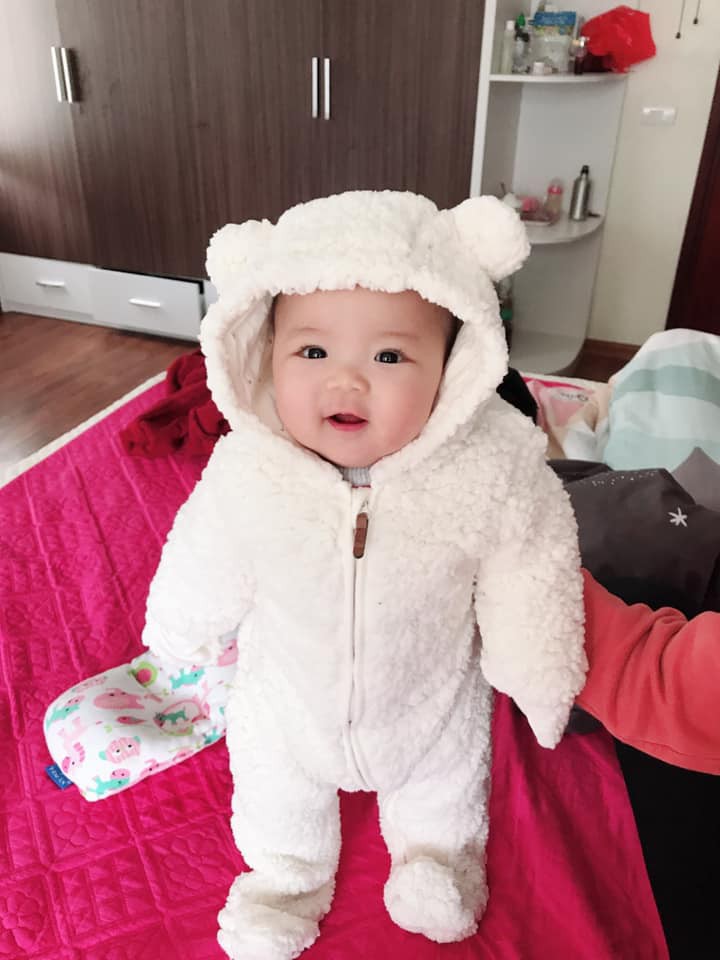 Em bé quyền lực khiến Công Phượng, Xuân Trường tự tay mua bỉm cho, ngắm nhan sắc mẹ bé ai cũng ngây ngất