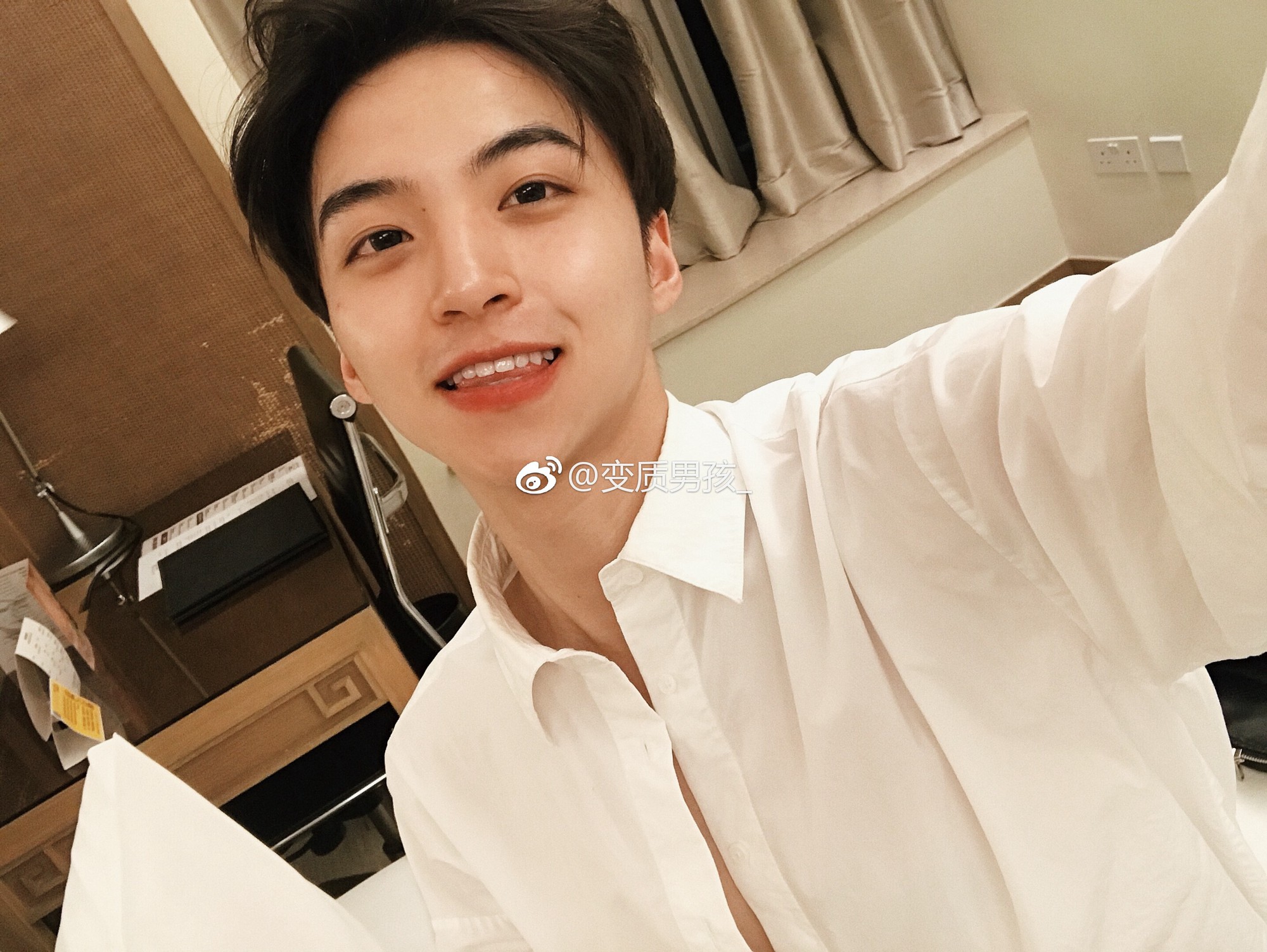 Từng bị bạn trêu đến sợ đi học vì béo, chàng trai giảm 20kg hóa hot boy đầy thu hút