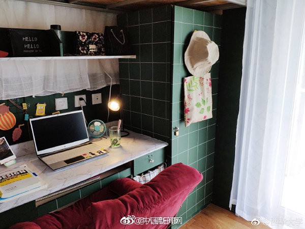 Loạt ảnh chụp phòng kí túc xá của nam sinh đẹp miễn chê khiến con gái phải che mặt xấu hổ