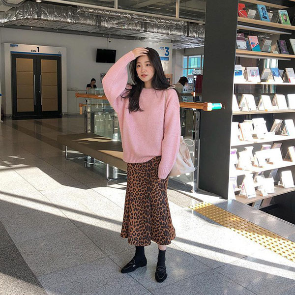 Trời se lạnh mà vẫn có nắng ấm, nàng công sở hãy triển ngay 4 cách diện váy xinh miễn bàn này