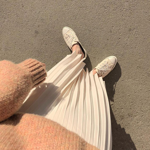 Trời se lạnh mà vẫn có nắng ấm, nàng công sở hãy triển ngay 4 cách diện váy xinh miễn bàn này