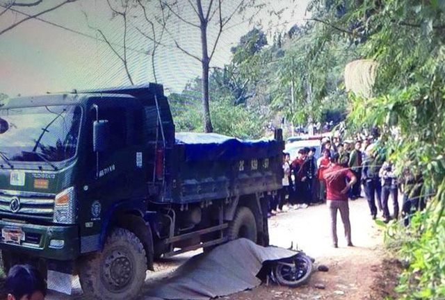 Xe đạp điện va chạm xe tải, 2 chị em ruột cùng tử nạn thương tâm