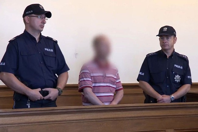 Chồng ác quỷ nhốt vợ trên gác tối 2 năm, thu 100 nghìn cho mỗi lần những gã đàn ông khác cưỡng hiếp nạn nhân