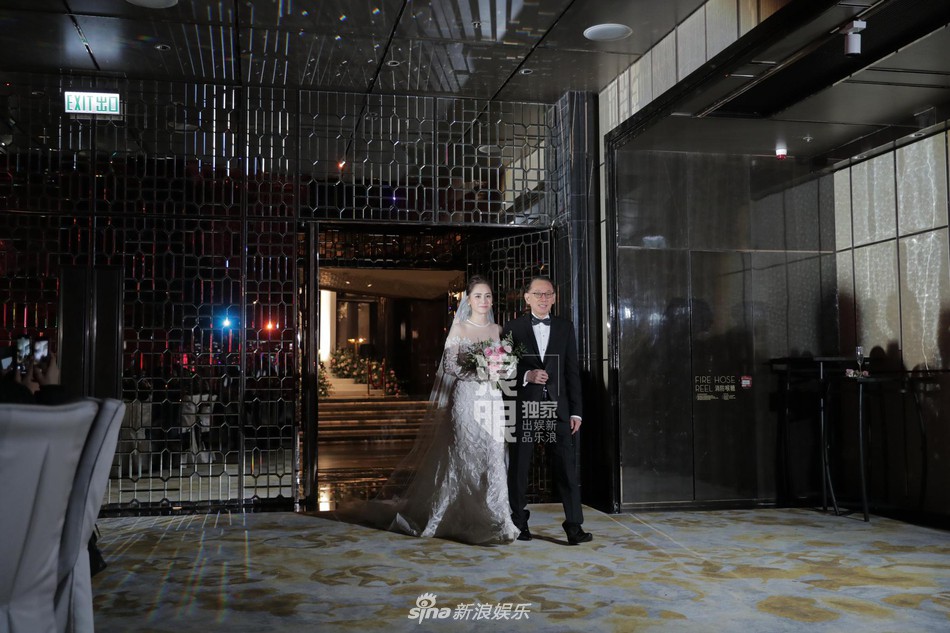 Đám cưới hoành tráng của Chung Hân Đồng: Ông trùm showbiz Hong Kong, con gái tài phiệt Macau cùng dàn sao hạng A tề tựu đông đủ