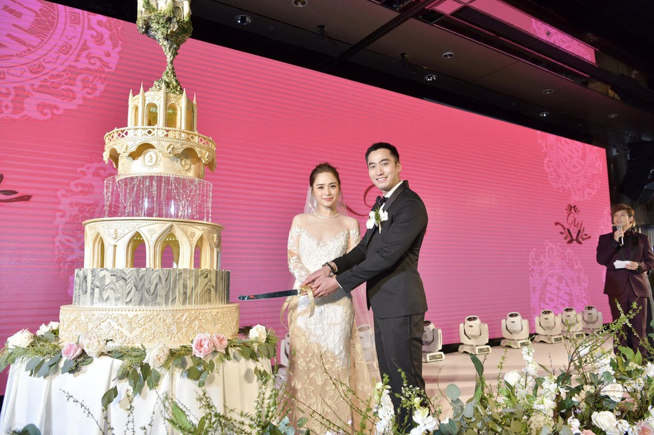 Đám cưới hoành tráng của Chung Hân Đồng: Ông trùm showbiz Hong Kong, con gái tài phiệt Macau cùng dàn sao hạng A tề tựu đông đủ