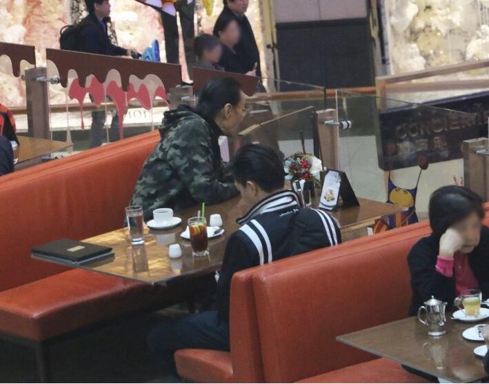 Bố Tạ Đình Phong quay lại với mối tình ông - cháu kém 49 tuổi sau 1 thời gian chia tay?