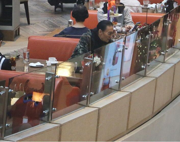 Bố Tạ Đình Phong quay lại với mối tình ông - cháu kém 49 tuổi sau 1 thời gian chia tay?