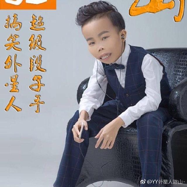 Sau thời gian dài chữa bệnh, đại gia xấu xí Trần Sơn trở lại với vẻ bảnh bao khác lạ Sau thời gian dài chữa bệnh, đại gia xấu xí Trần Sơn trở lại với vẻ bảnh bao khác lạ