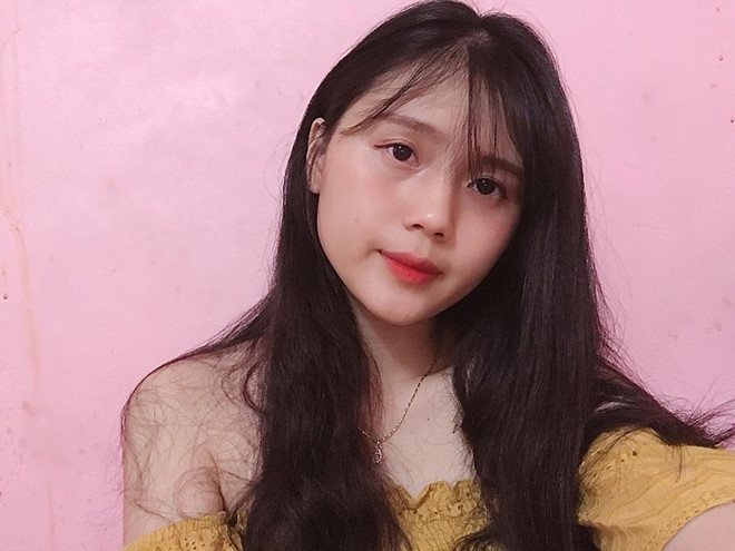 Bạn gái 10X xinh xắn, yêu 2 năm của hậu vệ Nguyễn Thành Chung