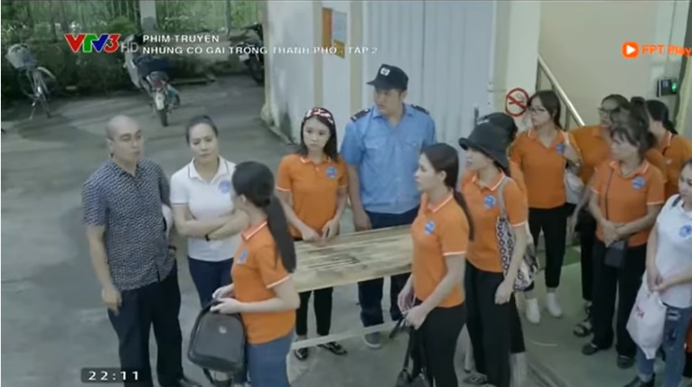 Những cô gái trong thành phố tập 2: Trúc thành kẻ trộm, Cúc bị gã quản đốc gạ tình