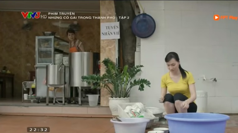 Những cô gái trong thành phố tập 2: Trúc thành kẻ trộm, Cúc bị gã quản đốc gạ tình