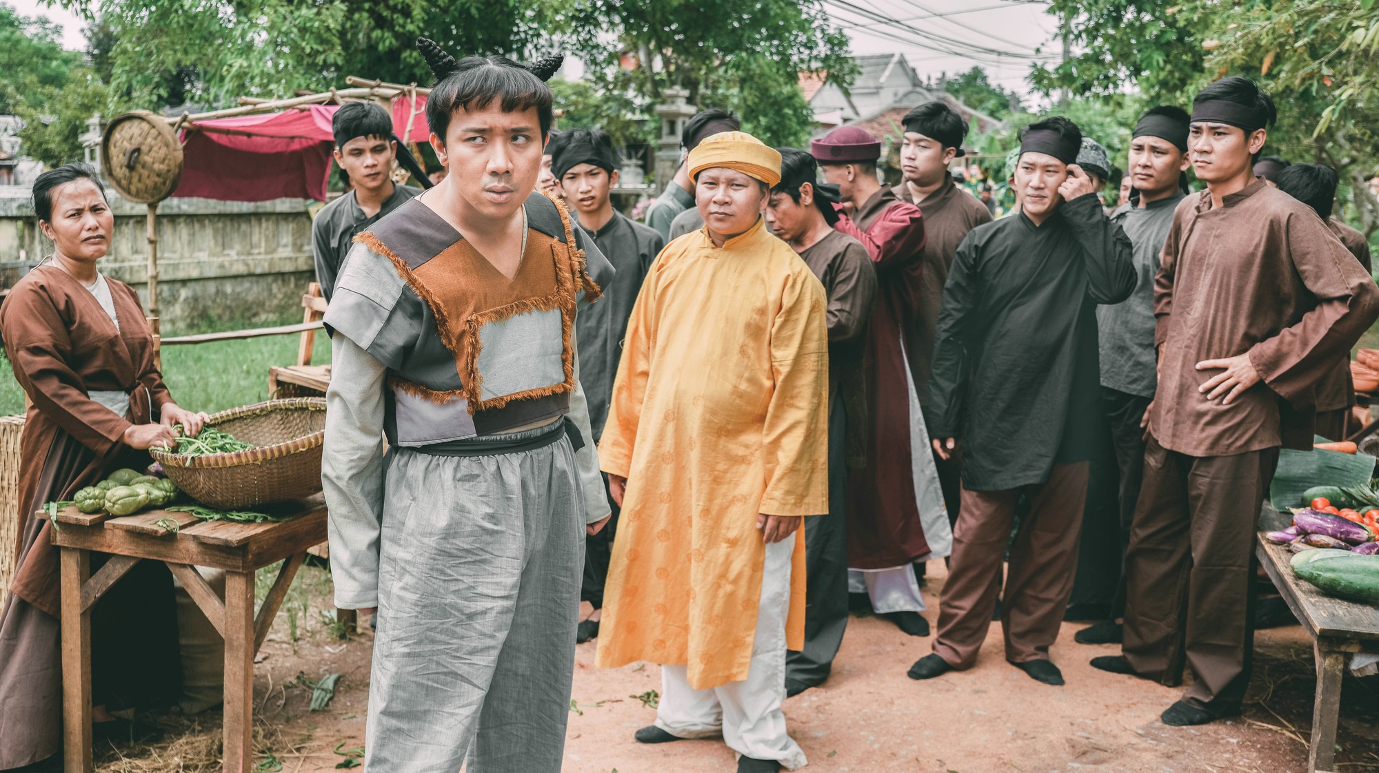 Trấn Thành khoe mông gây sốc trong trailer phim Trạng Quỳnh