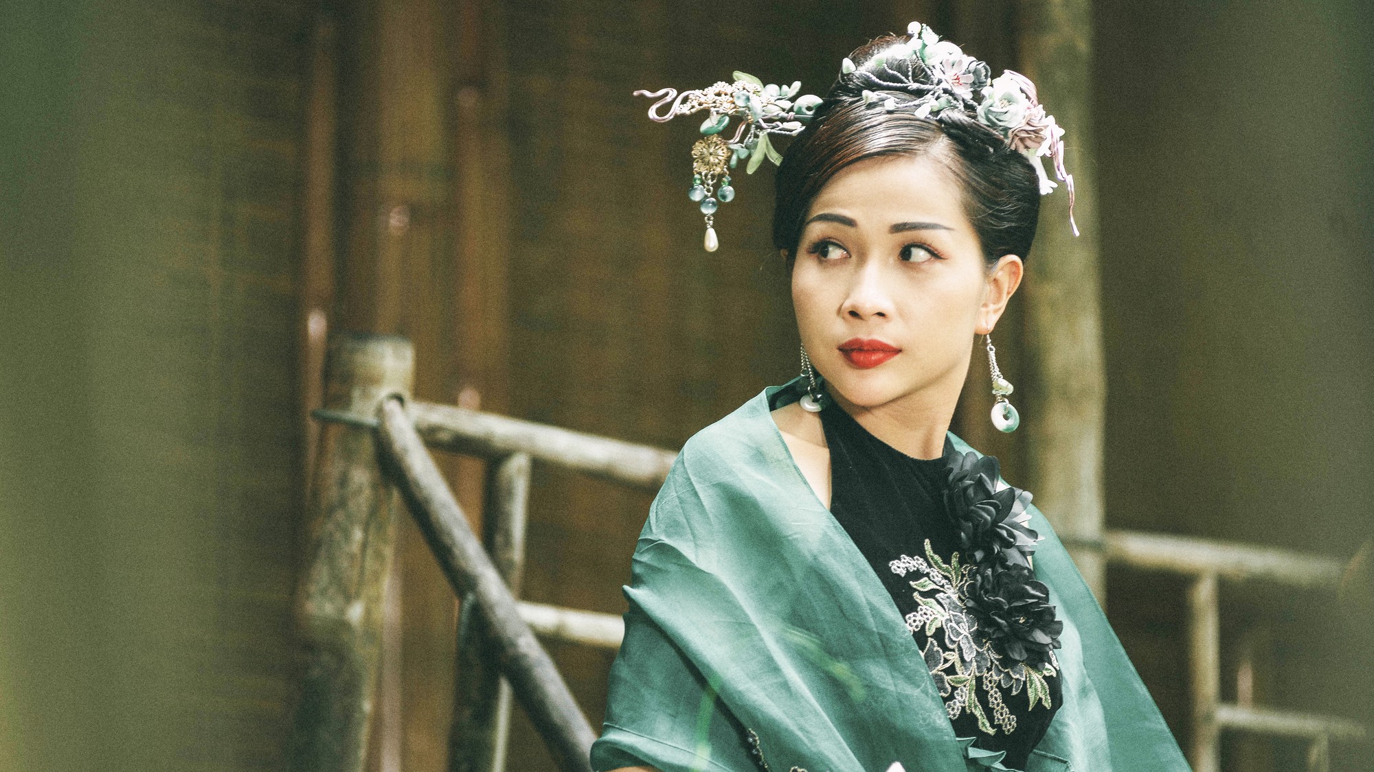 Trấn Thành khoe mông gây sốc trong trailer phim Trạng Quỳnh