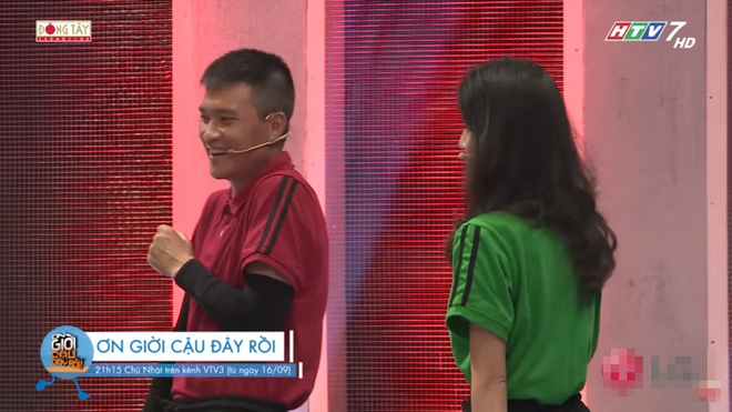 Công Vinh quá nữ tính trước Thủy Tiên, khiến Trấn Thành liền ném tung cuốn sổ Công Vinh quá nữ tính trước Thủy Tiên, khiến Trấn Thành liền ném tung cuốn sổ