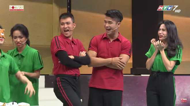 Công Vinh quá nữ tính trước Thủy Tiên, khiến Trấn Thành liền ném tung cuốn sổ Công Vinh quá nữ tính trước Thủy Tiên, khiến Trấn Thành liền ném tung cuốn sổ