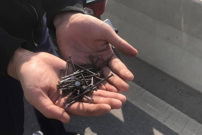 Kẻ rải đinh trên cầu vượt biển Tân Vũ - Lạch Huyện là thợ sửa xe