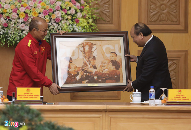 Thủ tướng Chính phủ biểu dương HLV Park Hang-seo và tuyển Việt Nam